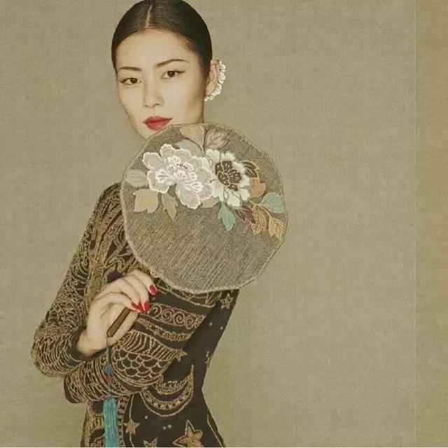 夏天到了 刺繡團(tuán)扇遙起來(lái)文藝又解熱